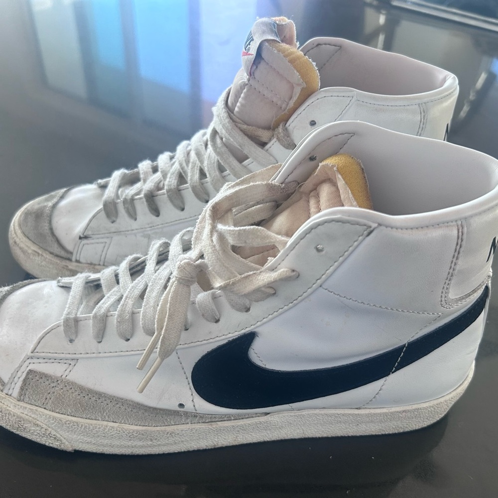 Nike women's high top black and white size 10 1/2 sneaker, shoes